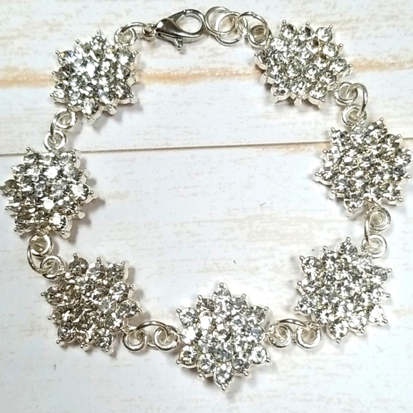 Hand Crafted Rhinestone Silver Tone Flower Design Bracelet - Picture 7 of 16